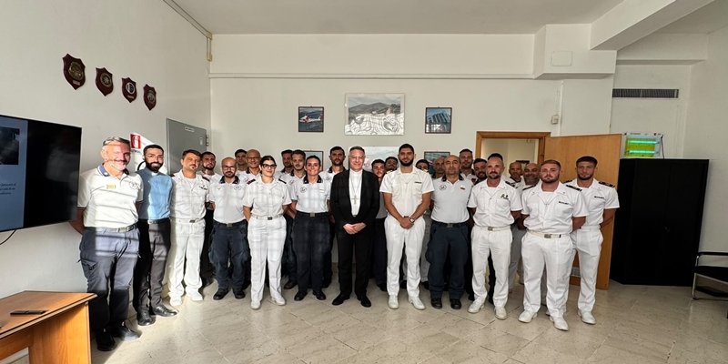 https://www.radiovenere.net:443/UserFiles/Articoli/1ARTICOLI-NUOVA/ROCCELLA/Di Pietro in capitaneria 8_28